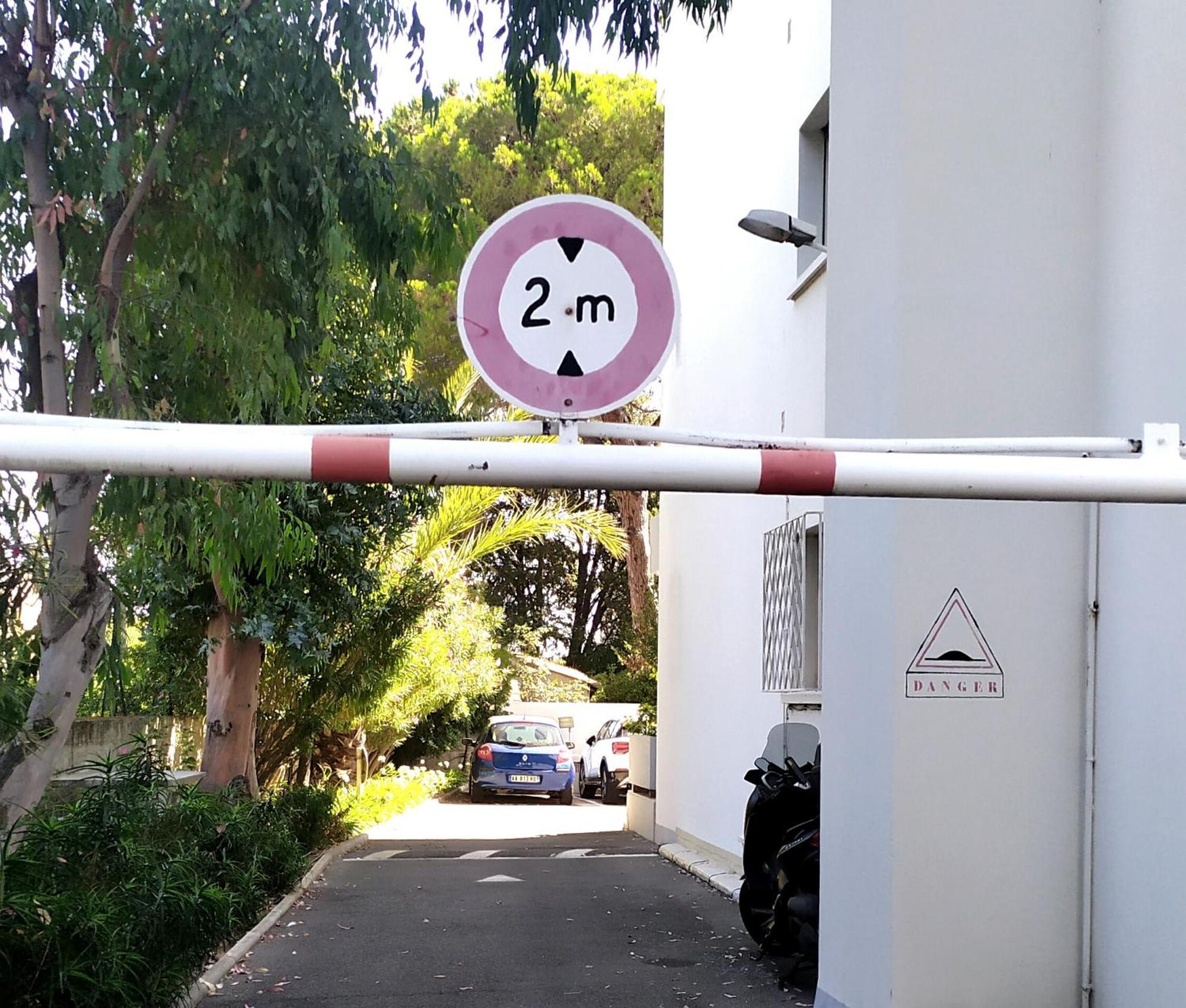 Grand Studio Climatise En Bord De Mer Avec Parking Securise Golfe-Juan Exterior photo