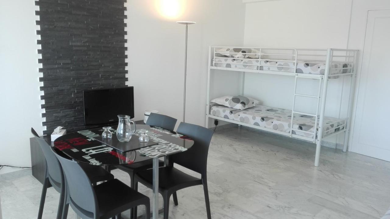 Grand Studio Climatise En Bord De Mer Avec Parking Securise Golfe-Juan Exterior photo