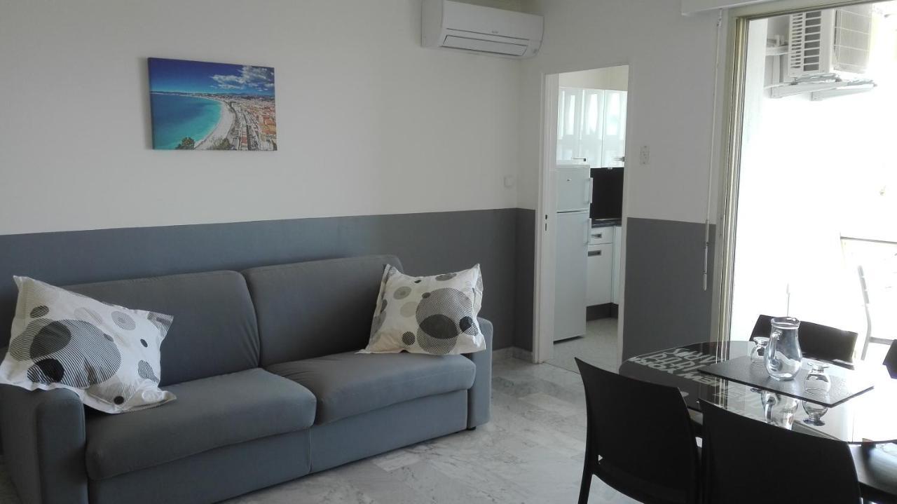 Grand Studio Climatise En Bord De Mer Avec Parking Securise Golfe-Juan Exterior photo